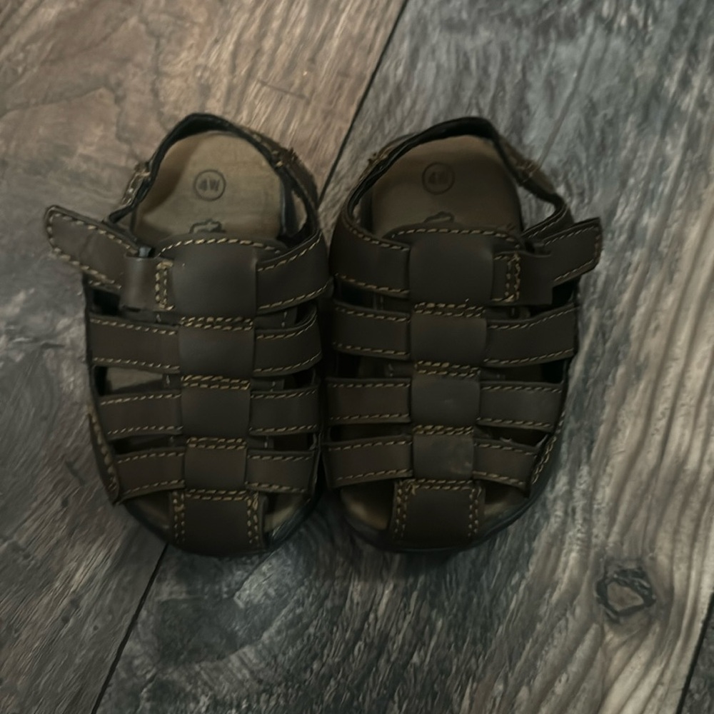 Teeny toes size 4 sandals
